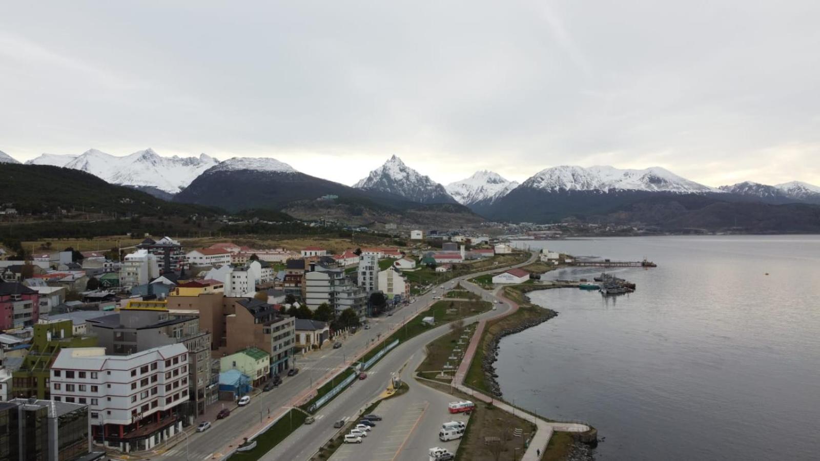 Hostel Cruz Del Sur Ushuaia Exterior photo